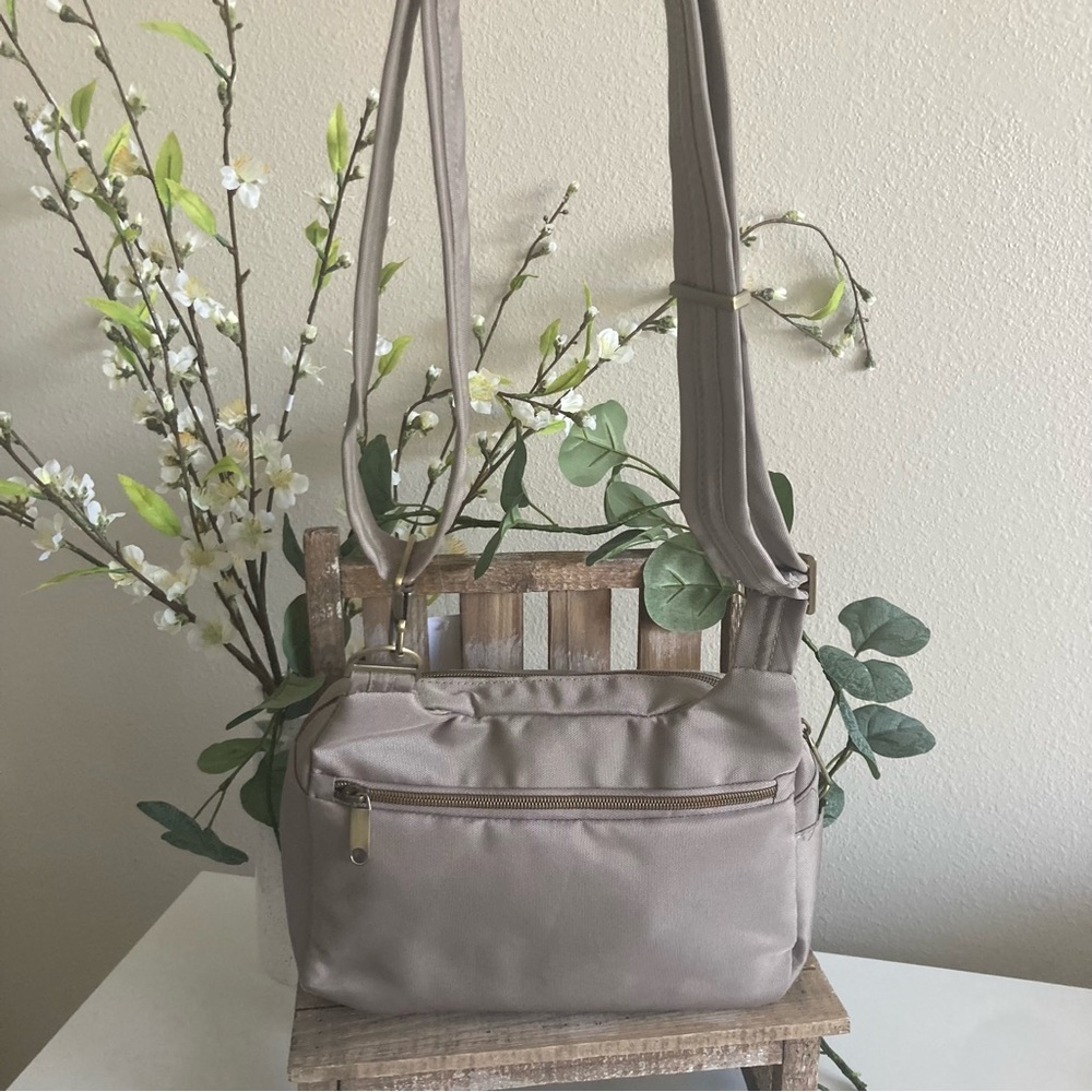 MAGELLAN’S RFID EMBROIDERED CROSSBODY BAG - Picture 4 of 15